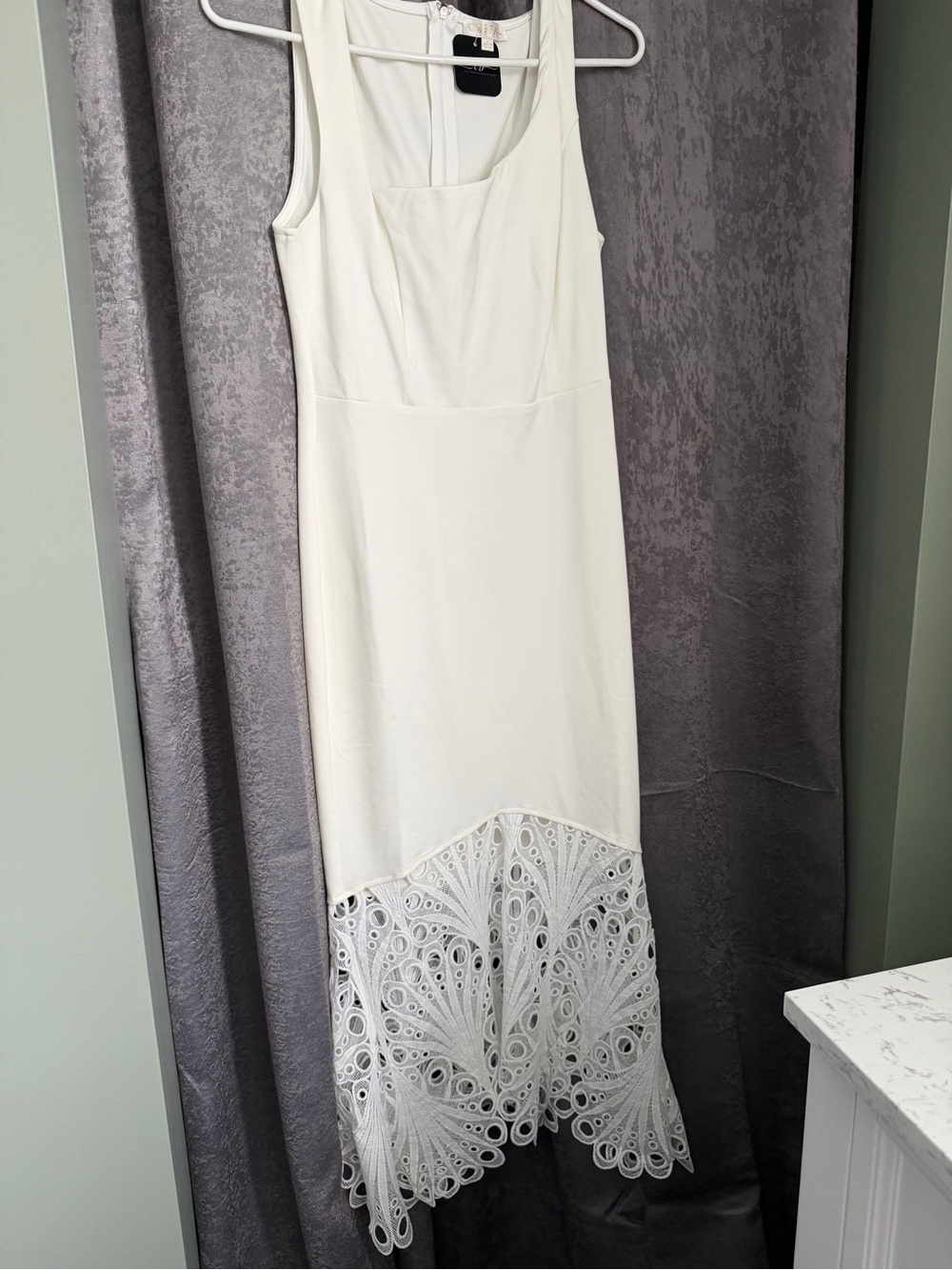 Elegant White Sleeveless Dress with Lace Hem
